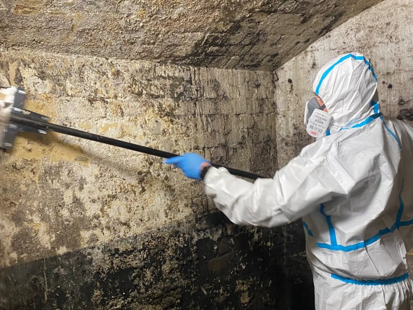 Mould remediation in protective equipment