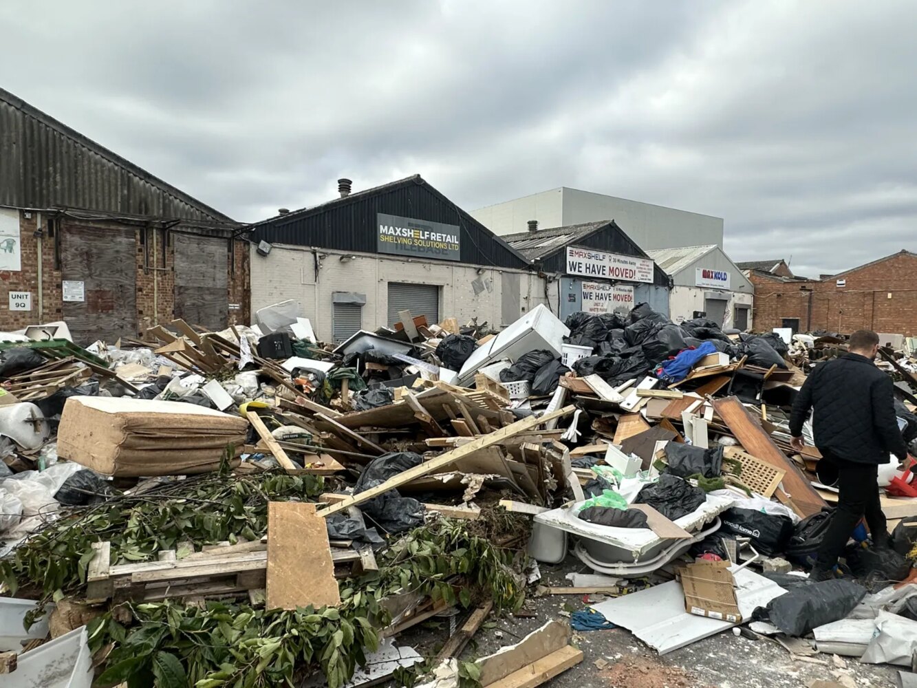 Large-scale waste clearance